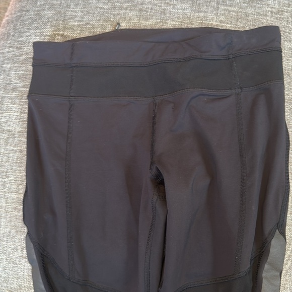 Lululemon Women’s Vented Mesh Reflective Strip Capri Leggings Size 6 - Picture 4 of 9